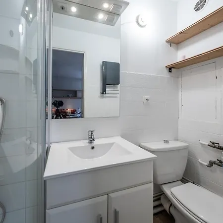 Le Roche Mantel Apartment
